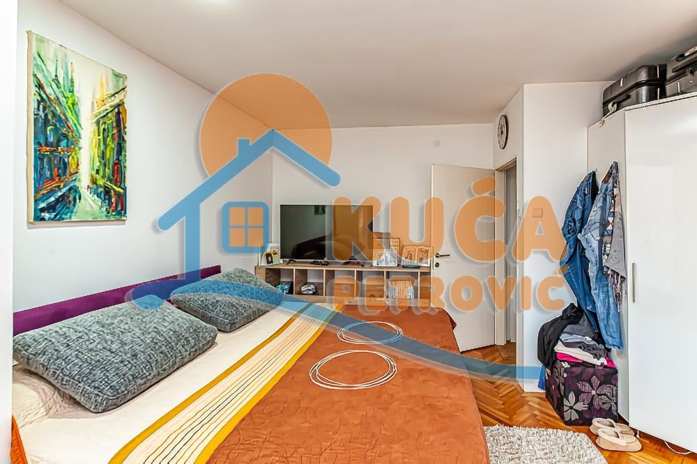 Slika 11 - Stan u zgradi, uknjižen, etažno grejanje, oglas ID p-014048