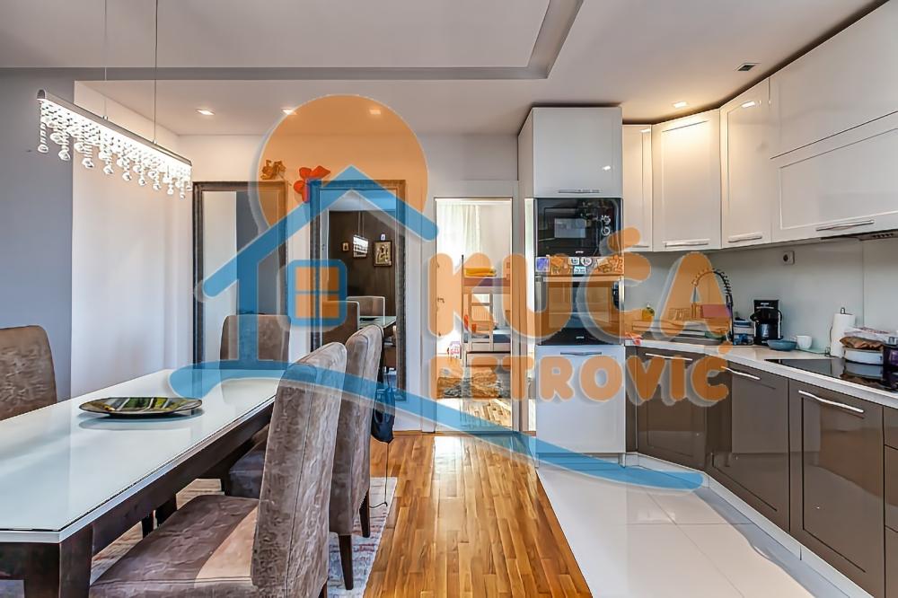 Slika 3 - Stan u zgradi, uknjižen, etažno grejanje, oglas ID p-014048