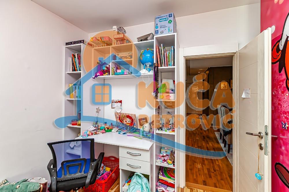 Slika 7 - Stan u zgradi, uknjižen, etažno grejanje, oglas ID p-014048