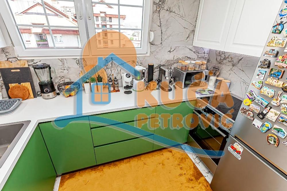 Slika 8 - Stan u zgradi, uknjižen, centralno grejanje, oglas ID p-014071