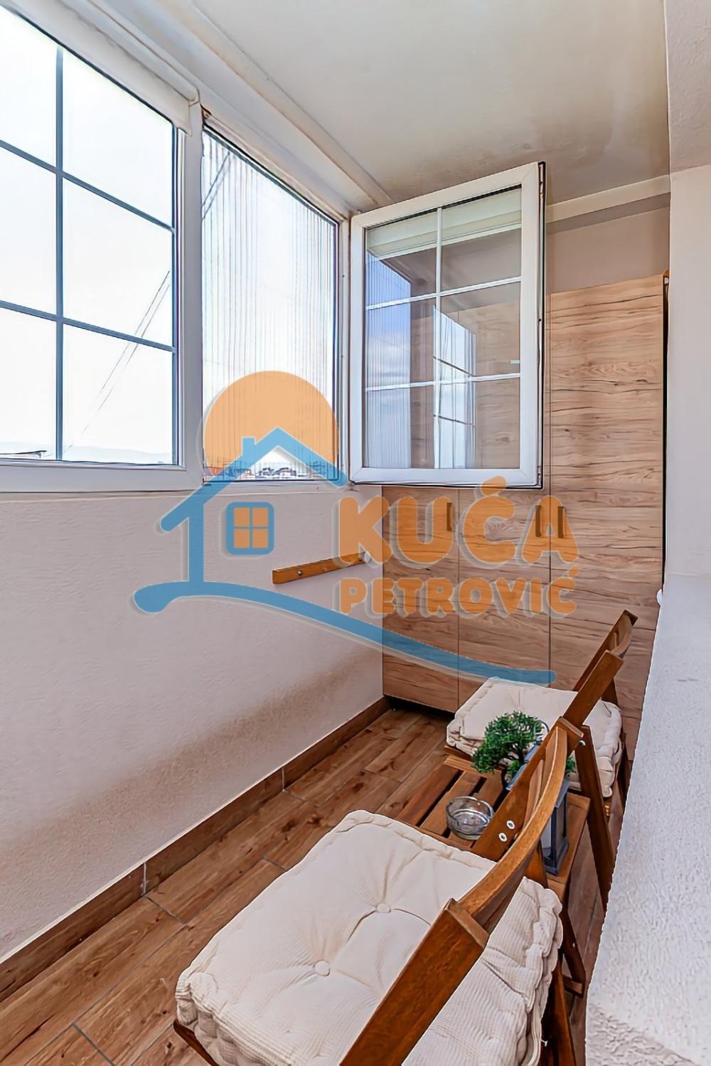 Slika 5 - Stan u zgradi, uknjižen, centralno grejanje, oglas ID p-014071