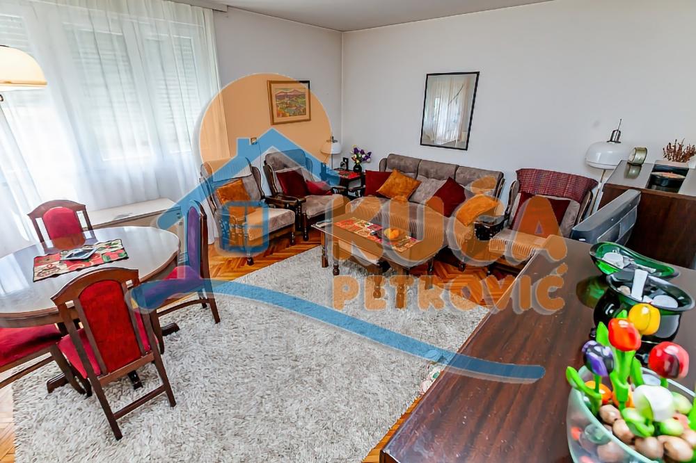 Slika 2 - Stan u zgradi, uknjižen, grejanje na struju, oglas ID p-014112