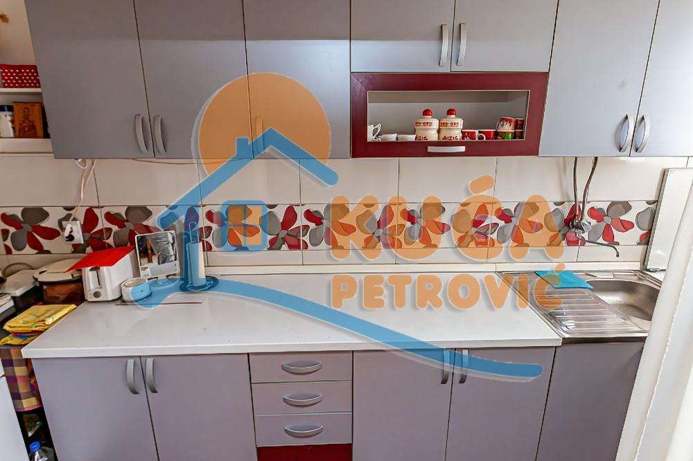 Slika 6 - Stan u zgradi, uknjižen, grejanje na struju, oglas ID p-014112