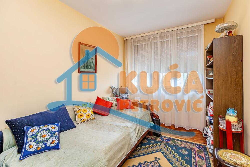 Slika 10 - Stan u zgradi, uknjižen, grejanje na struju, oglas ID p-014112