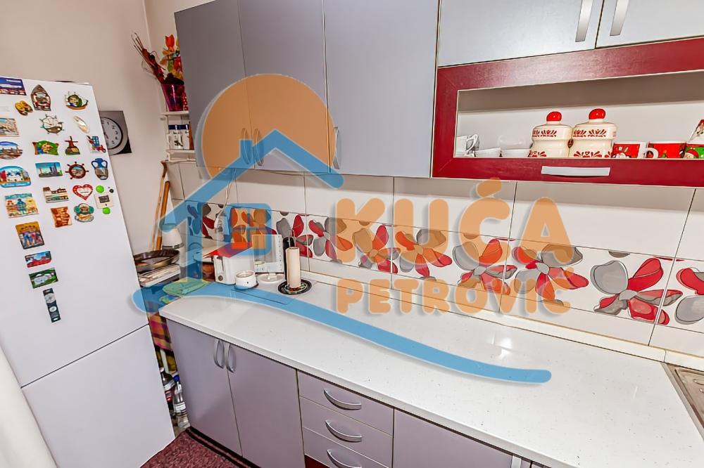 Slika 7 - Stan u zgradi, uknjižen, grejanje na struju, oglas ID p-014112