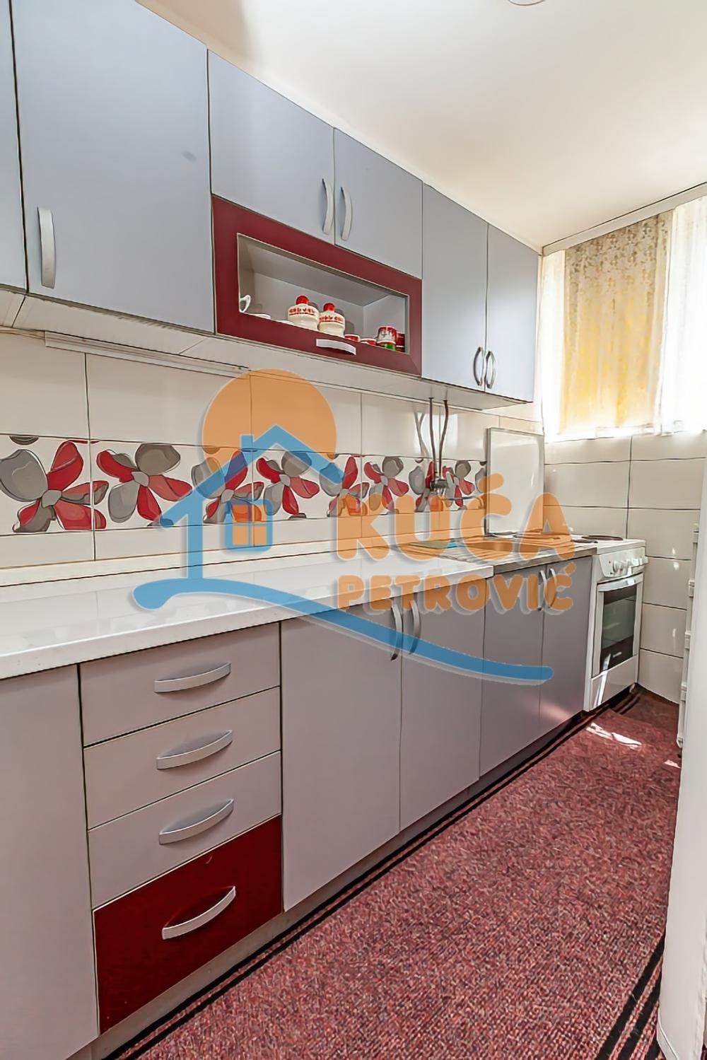 Slika 5 - Stan u zgradi, uknjižen, grejanje na struju, oglas ID p-014112