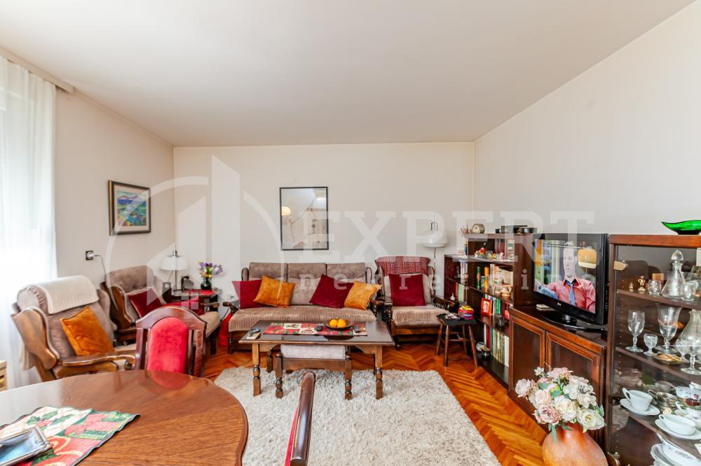 Glavna slika -Stan u zgradi, uknjižen, grejanje na struju, oglas ID p-014112