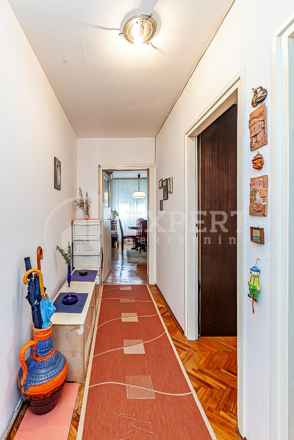 Slika 9 - Stan u zgradi, uknjižen, grejanje na struju, oglas ID p-014112