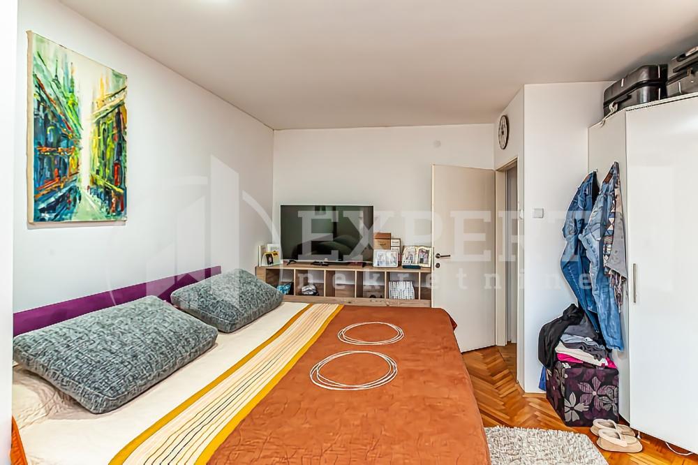 Slika 11 - Stan u zgradi, uknjižen, etažno grejanje, oglas ID p-014048