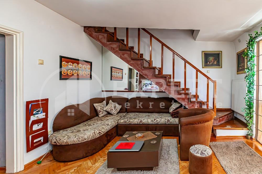 Glavna slika -Stan u zgradi, uknjižen, etažno grejanje, oglas ID p-014044