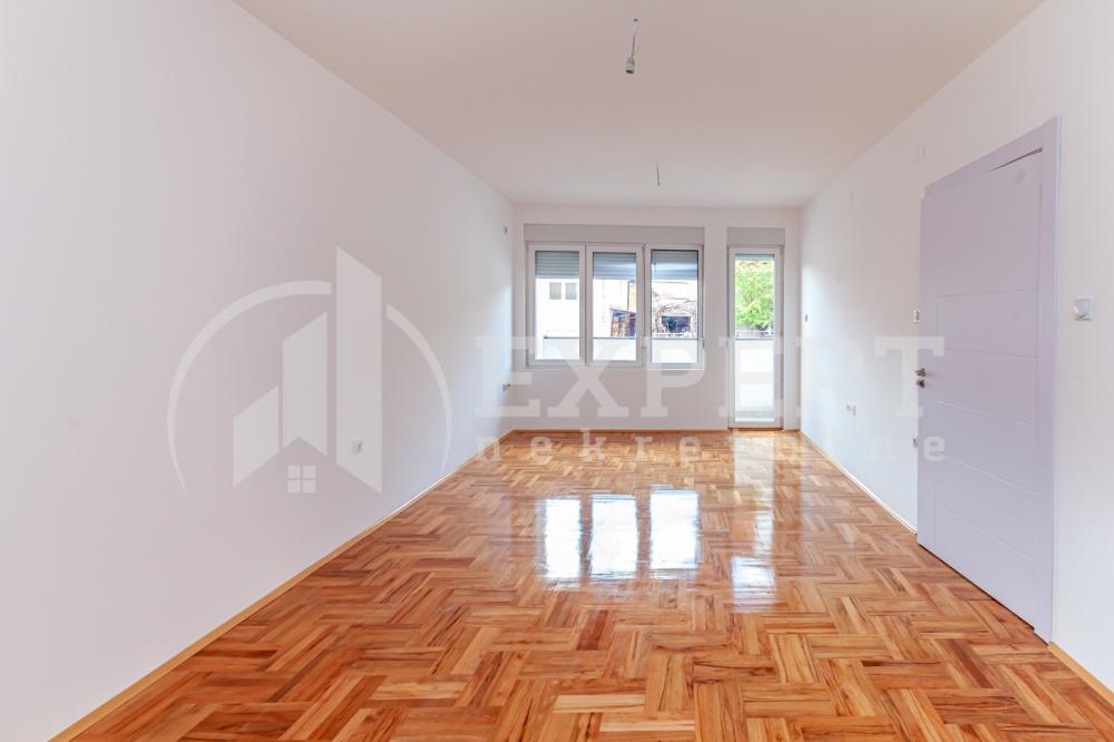 Slika 2 - Stan u zgradi, oglas ID p-08594