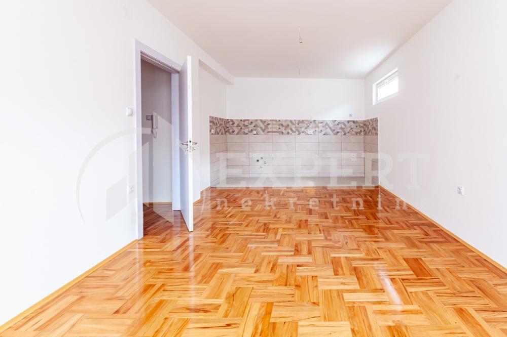 Glavna slika -Stan u zgradi, oglas ID p-08590