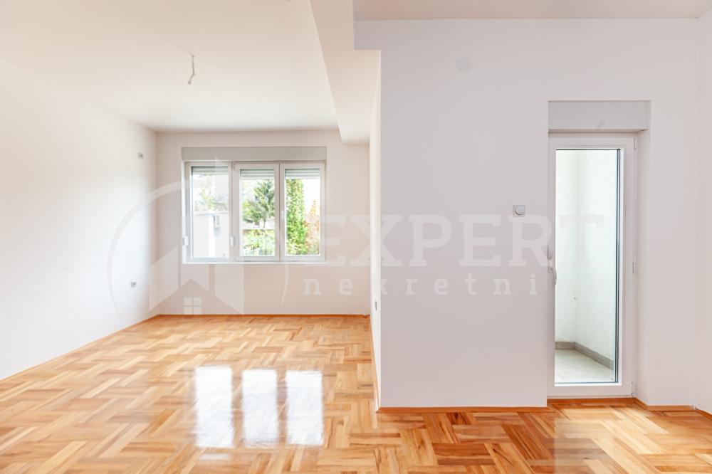 Glavna slika -Stan u zgradi, oglas ID p-08586