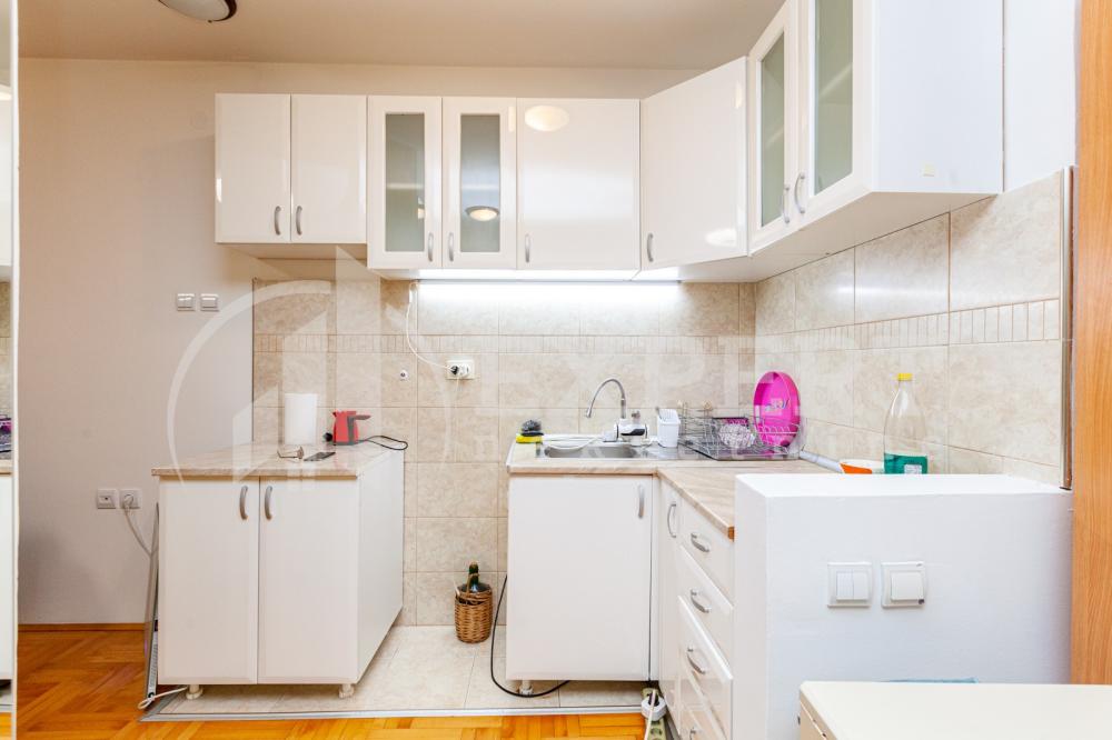 Slika 7 - Stan u zgradi, uknjižen, centralno grejanje, oglas ID p-04806