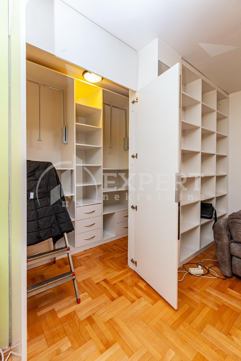 Slika 11 - Stan u zgradi, uknjižen, centralno grejanje, oglas ID p-04806