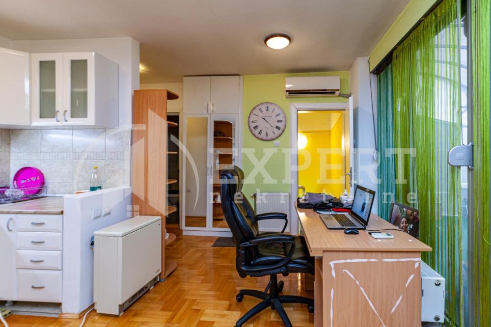 Slika 6 - Stan u zgradi, uknjižen, centralno grejanje, oglas ID p-04806