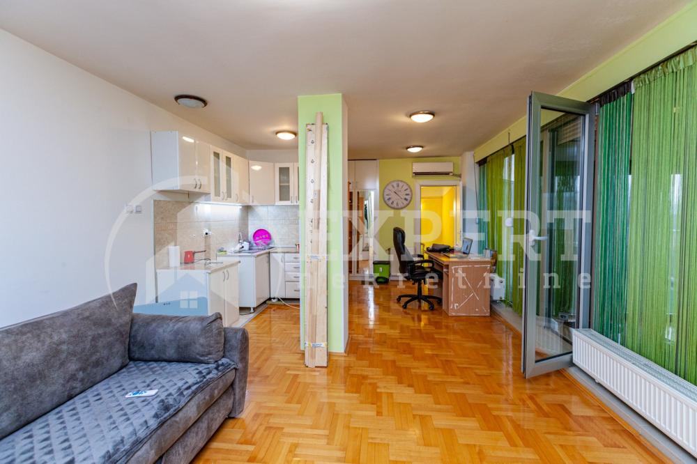 Slika 5 - Stan u zgradi, uknjižen, centralno grejanje, oglas ID p-04806