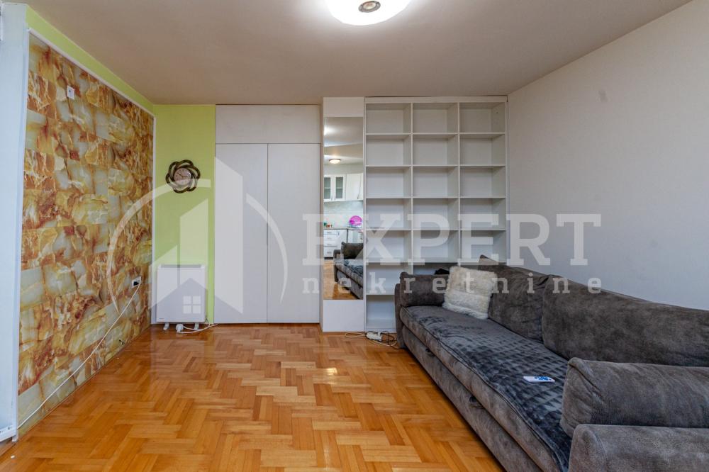 Slika 4 - Stan u zgradi, uknjižen, centralno grejanje, oglas ID p-04806