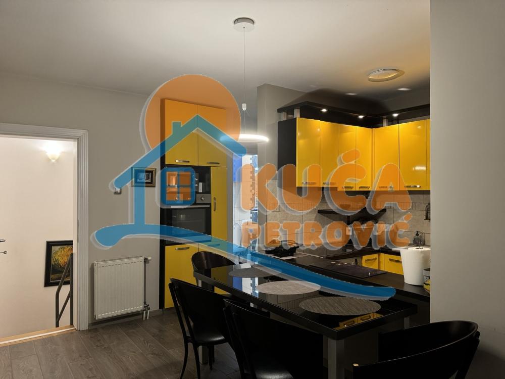 Slika 1 - Stan u zgradi, uknjižen, centralno grejanje, oglas ID p-014153