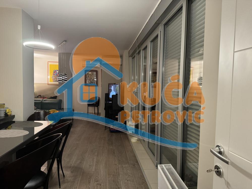 Slika 5 - Stan u zgradi, uknjižen, centralno grejanje, oglas ID p-014153