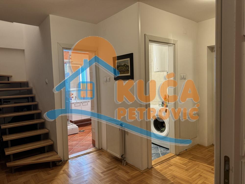 Slika 11 - Stan u zgradi, uknjižen, centralno grejanje, oglas ID p-014153