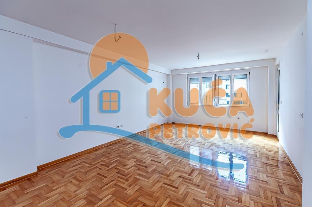 Glavna slika -Stan u zgradi, novogradnja, uknjižen, oglas ID p-014131