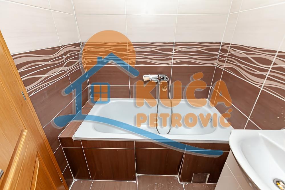 Slika 5 - Stan u zgradi, novogradnja, grejanje na struju, oglas ID p-014132