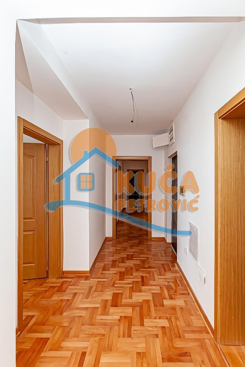 Slika 3 - Stan u zgradi, novogradnja, grejanje na struju, oglas ID p-014132