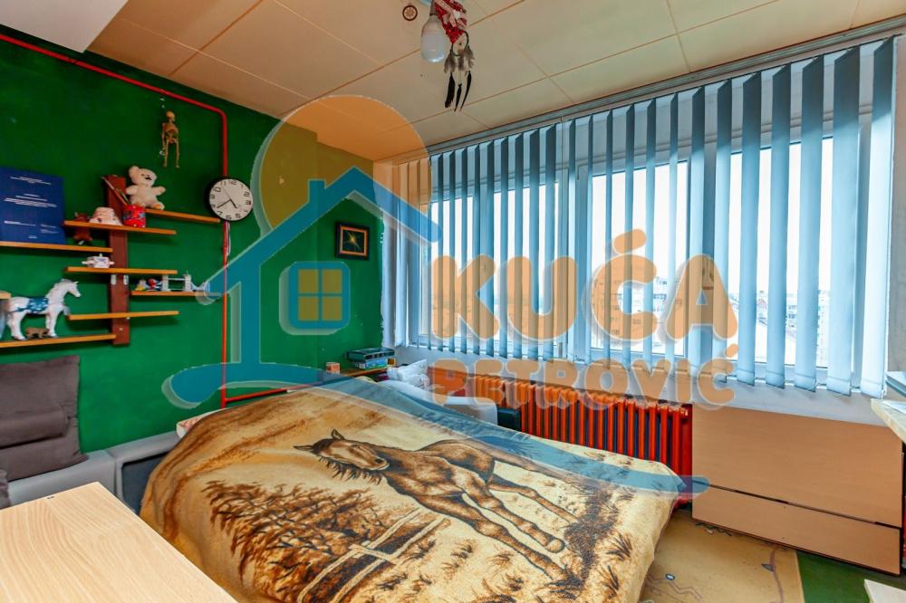 Slika 4 - Stan u zgradi, uknjižen, centralno grejanje, oglas ID p-014123