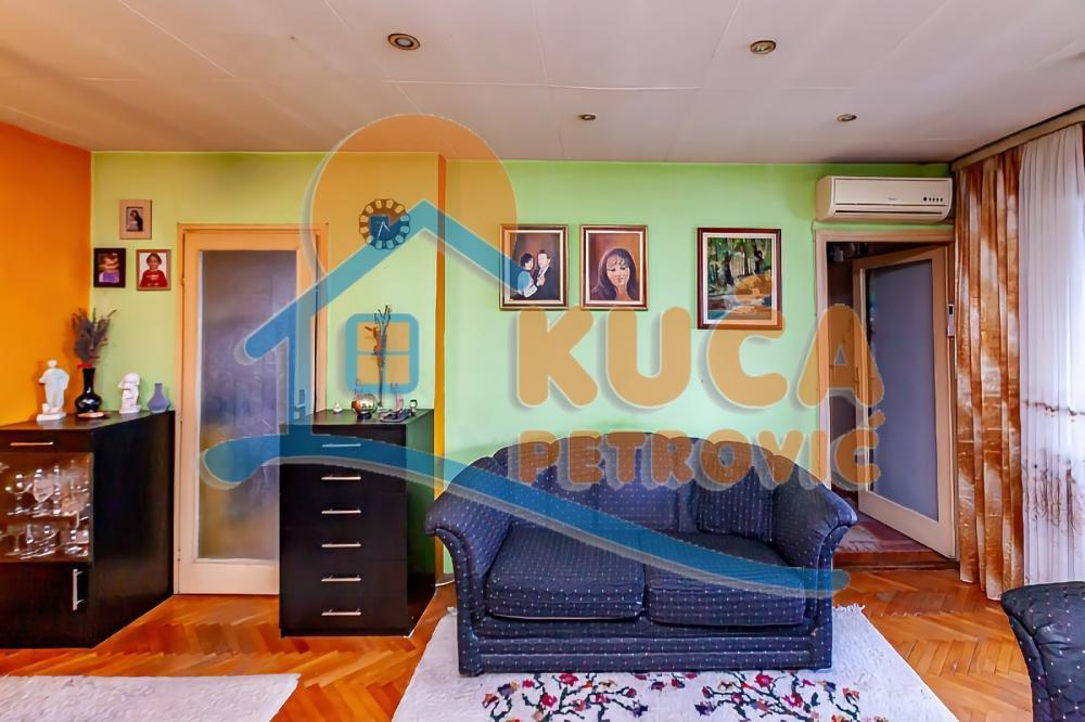 Glavna slika -Stan u zgradi, uknjižen, centralno grejanje, oglas ID p-014123