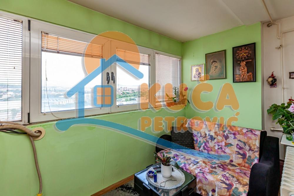 Slika 5 - Stan u zgradi, uknjižen, centralno grejanje, oglas ID p-014123