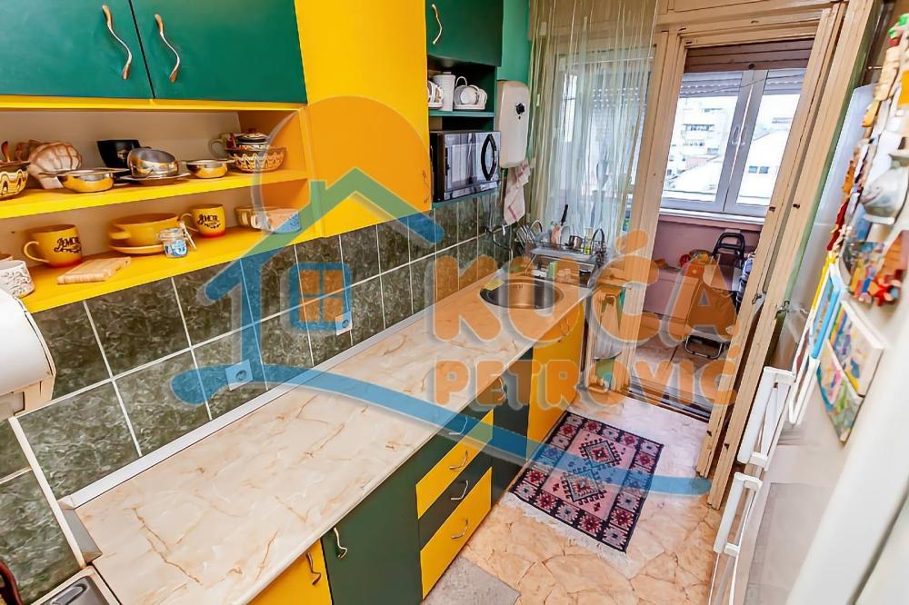 Slika 3 - Stan u zgradi, uknjižen, centralno grejanje, oglas ID p-014123