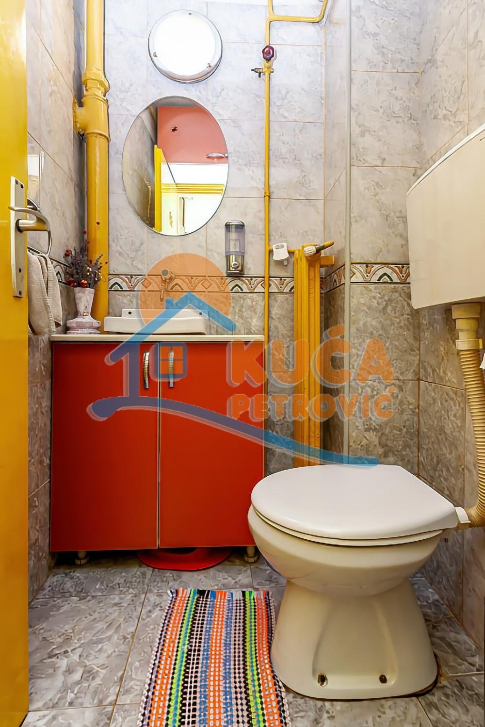 Slika 10 - Stan u zgradi, uknjižen, centralno grejanje, oglas ID p-014123