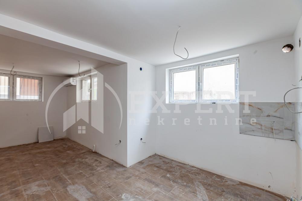 Glavna slika -Stan u zgradi, novogradnja, uknjižen, etažno grejanje, oglas ID p-014136