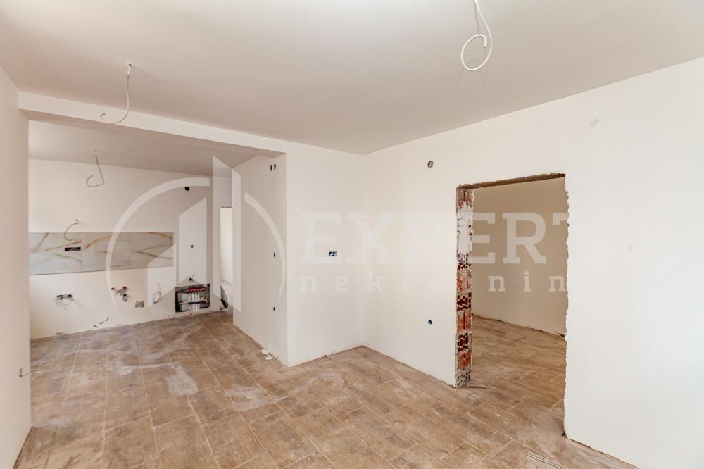 Slika 2 - Stan u zgradi, novogradnja, uknjižen, etažno grejanje, oglas ID p-014136