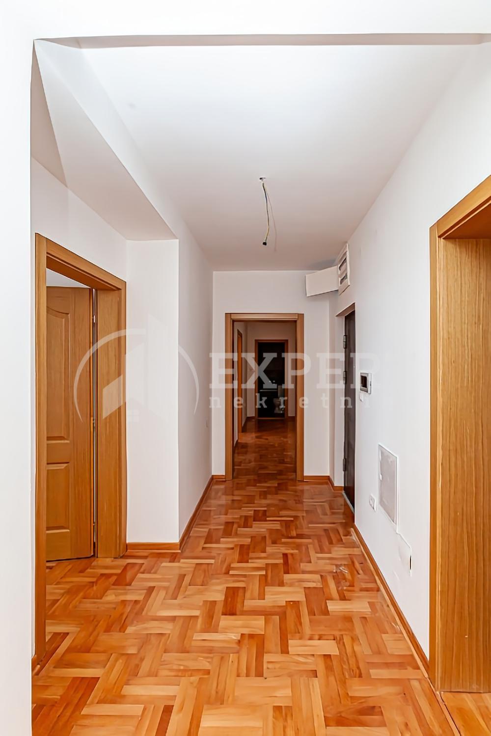 Slika 3 - Stan u zgradi, novogradnja, grejanje na struju, oglas ID p-014132