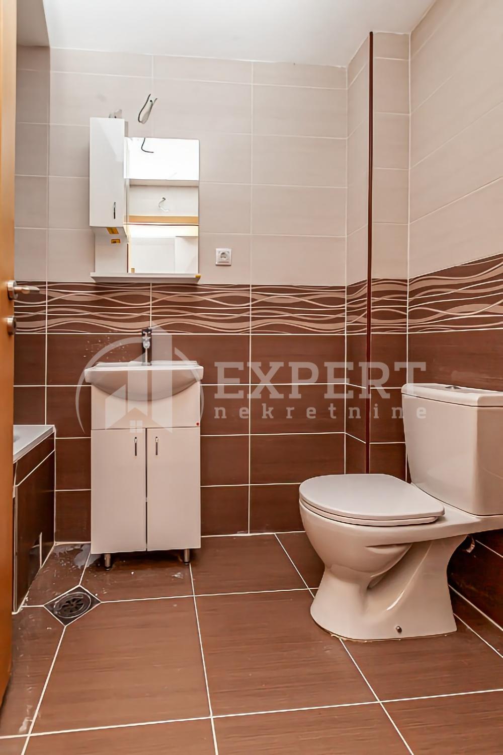 Slika 6 - Stan u zgradi, novogradnja, grejanje na struju, oglas ID p-014132