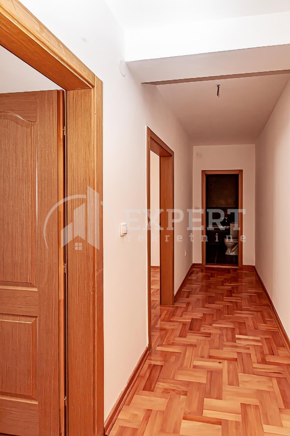 Slika 4 - Stan u zgradi, novogradnja, grejanje na struju, oglas ID p-014132