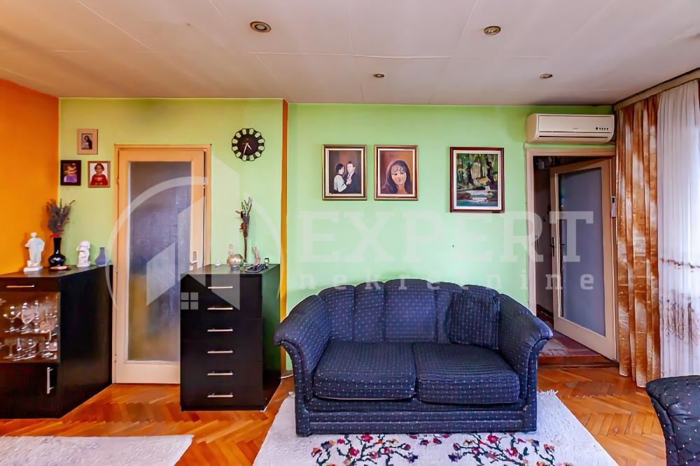 Glavna slika -Stan u zgradi, uknjižen, centralno grejanje, oglas ID p-014123