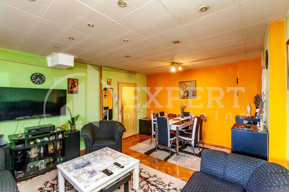 Slika 1 - Stan u zgradi, uknjižen, centralno grejanje, oglas ID p-014123