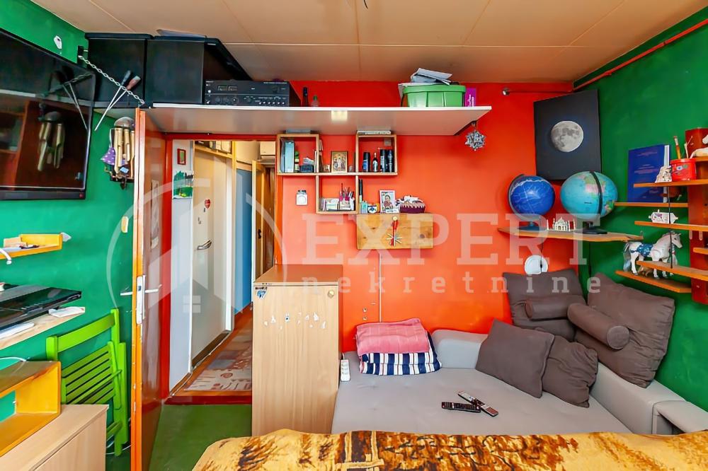 Slika 2 - Stan u zgradi, uknjižen, centralno grejanje, oglas ID p-014123