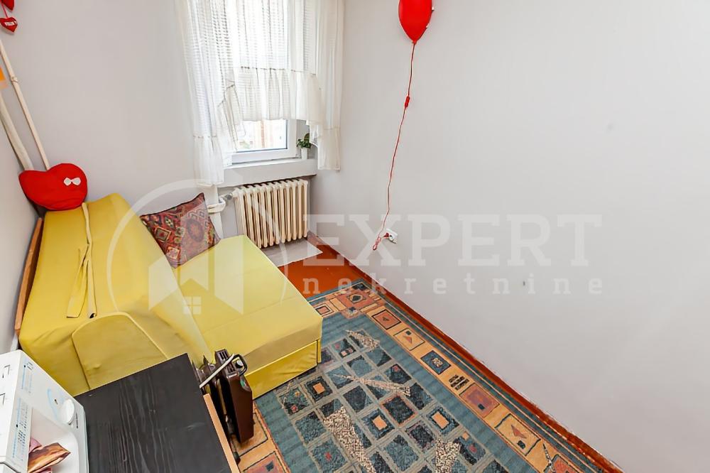 Slika 6 - Stan u zgradi, uknjižen, centralno grejanje, oglas ID p-014123