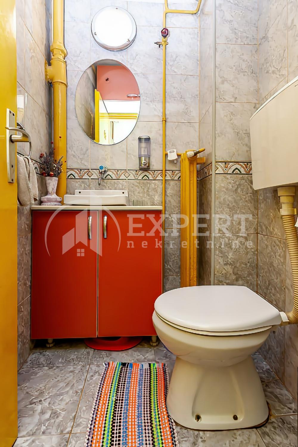 Slika 10 - Stan u zgradi, uknjižen, centralno grejanje, oglas ID p-014123