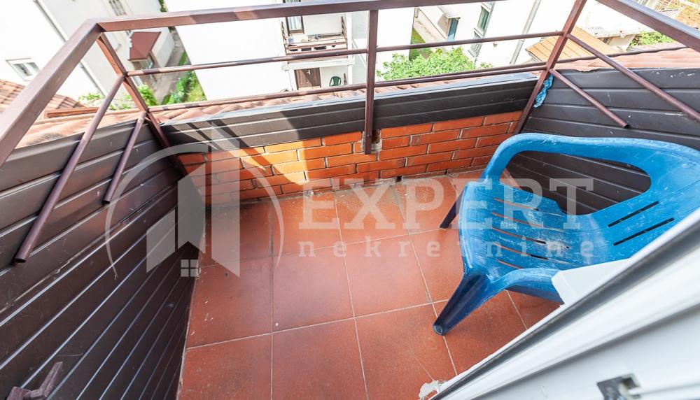 Slika 5 - Stan u zgradi, uknjižen, grejanje na struju, oglas ID p-03508