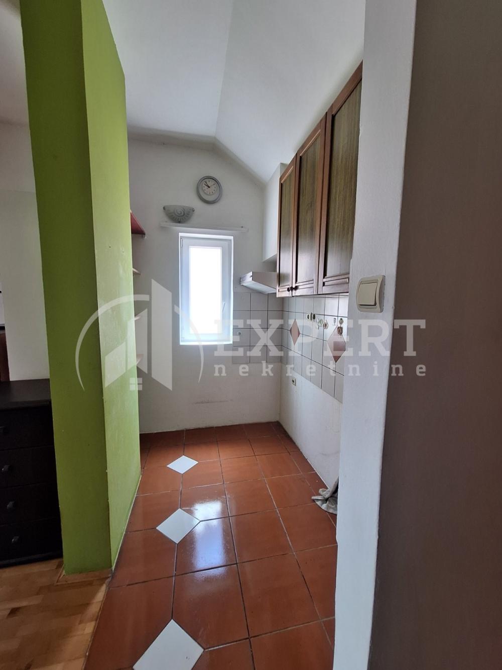 Slika 2 - Stan u zgradi, uknjižen, grejanje na struju, oglas ID p-03508