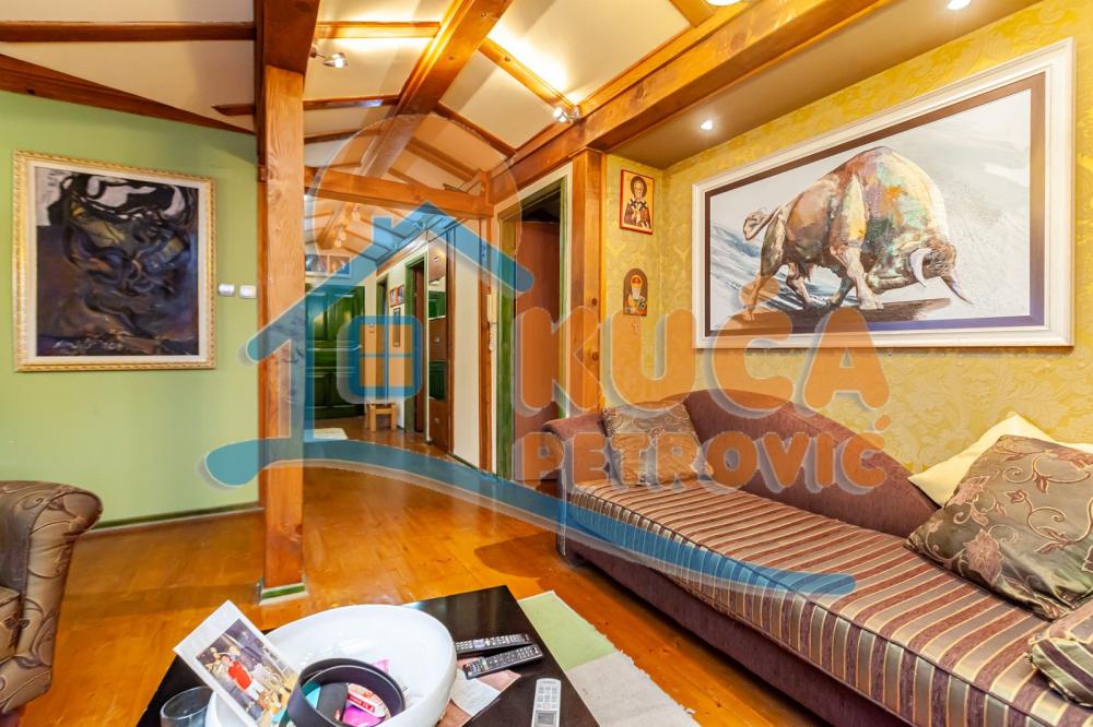 Slika 8 - Stan u zgradi, uknjižen, centralno grejanje, oglas ID p-014211