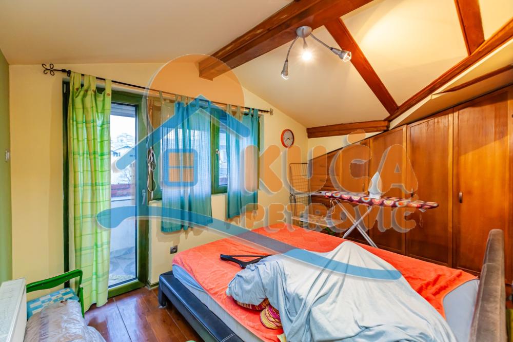 Slika 10 - Stan u zgradi, uknjižen, centralno grejanje, oglas ID p-014211