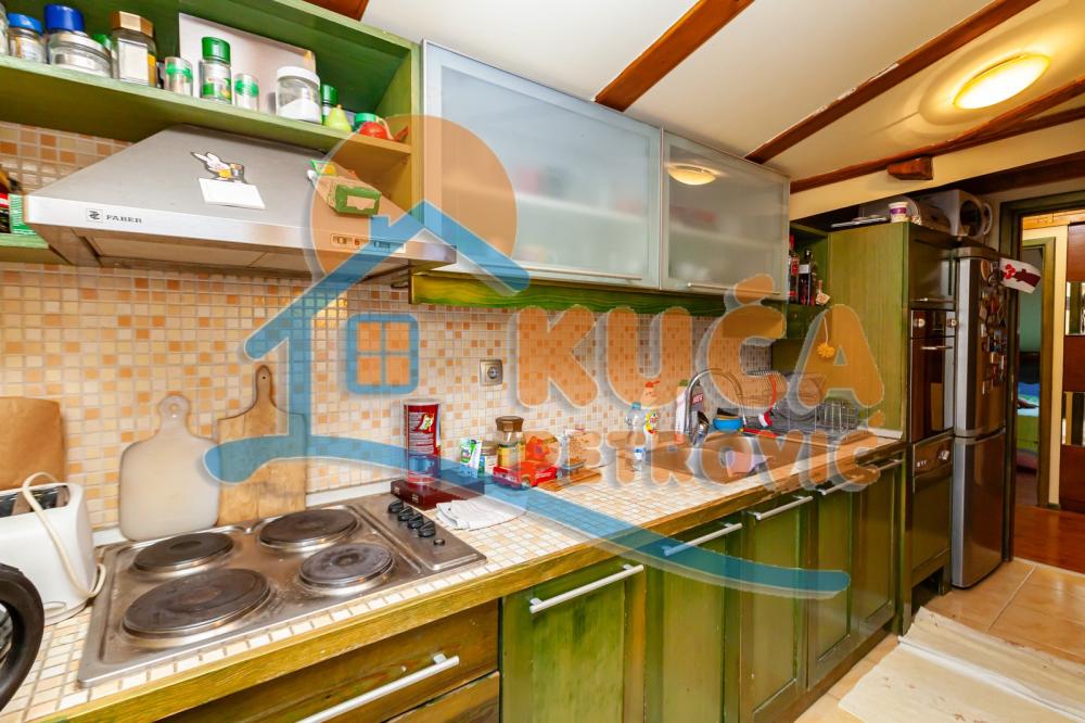 Slika 4 - Stan u zgradi, uknjižen, centralno grejanje, oglas ID p-014211