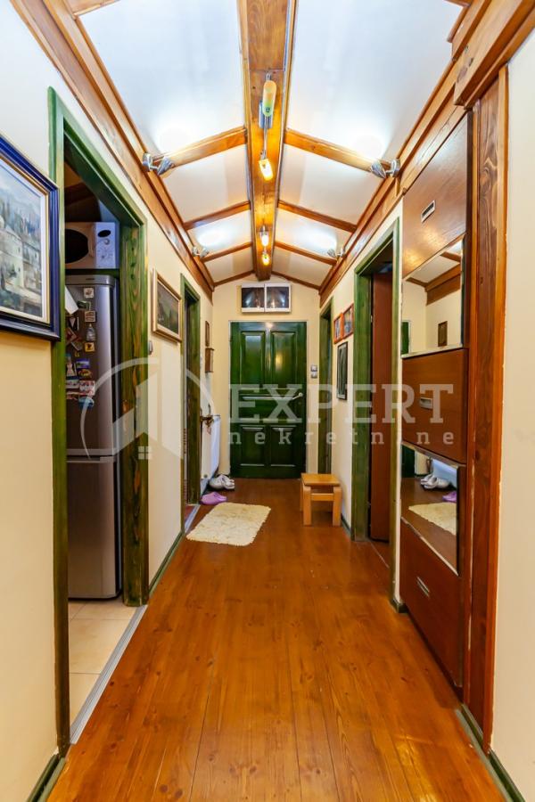 Slika 9 - Stan u zgradi, uknjižen, centralno grejanje, oglas ID p-014211