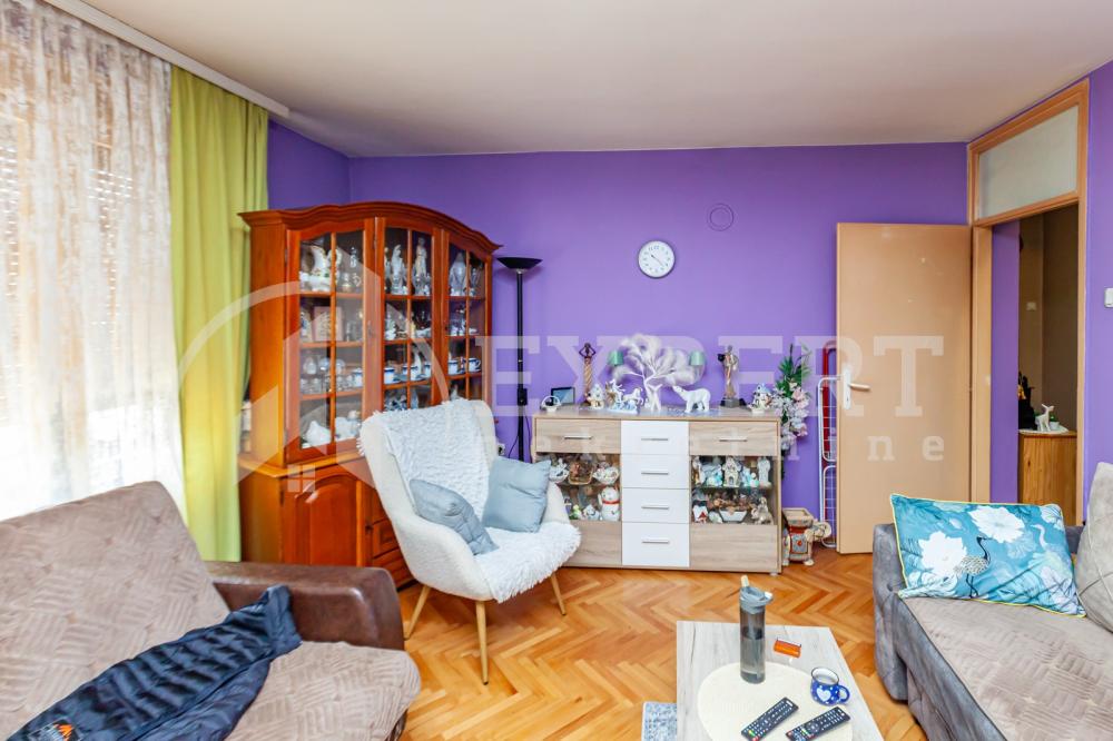 Slika 8 - Stan u zgradi, uknjižen, etažno grejanje, oglas ID p-013369